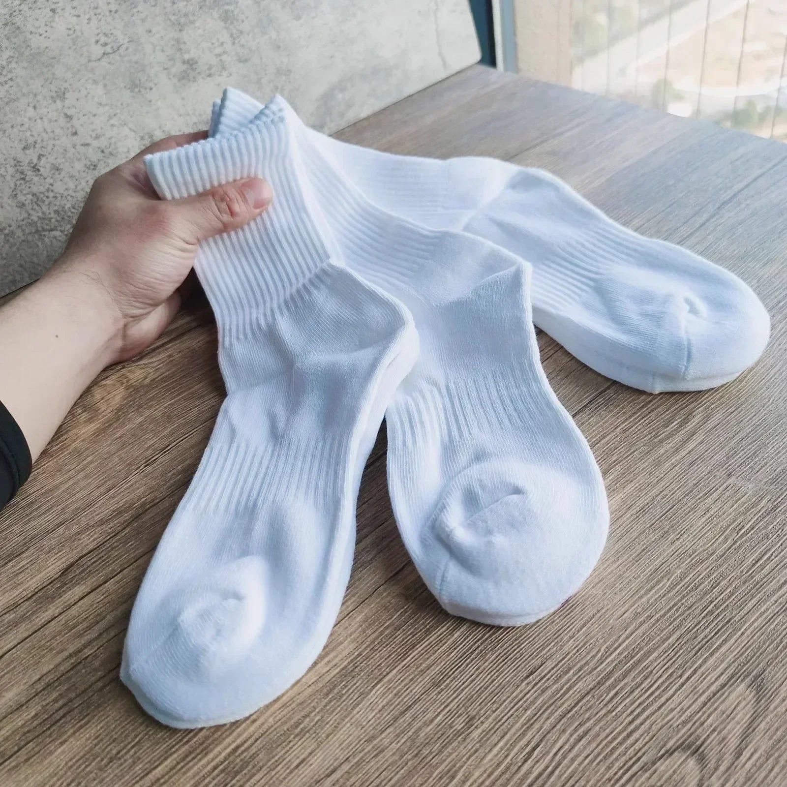 Cotton Sports Socks Unisex Soft Comfortable Breathable Casual Socks Black White Mid Tube Solid Color for Men Women Classic Socks