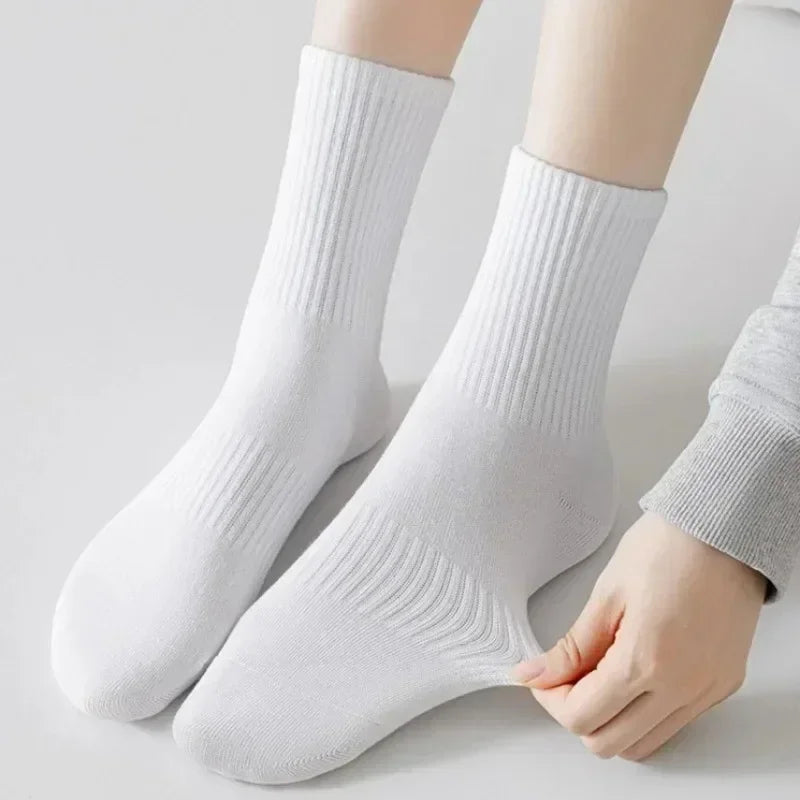 Cotton Sports Socks Unisex Soft Comfortable Breathable Casual Socks Black White Mid Tube Solid Color for Men Women Classic Socks